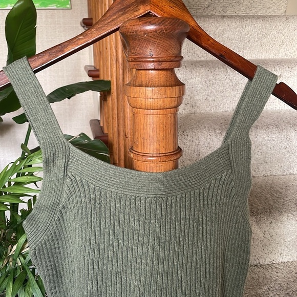 GAP 2000s Y2K Green Ribbed Knit Crop Tank Top - Picture 2 of 7